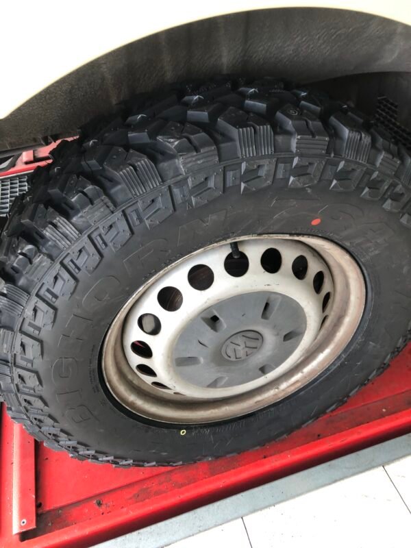 Neumáticos maxxis mud terrain Venta y montaje de neumáticos maxxis mud terrain extremo 4×4 montadas en vw crafter camper camperixada gracias a VANHOLIDAYS por dejarnos poner un poquito de nuestro trabajo en sus proyectos