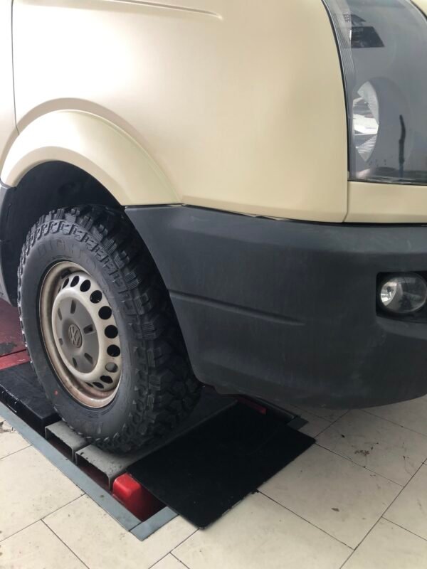 Neumáticos maxxis mud terrain Venta y montaje de neumáticos maxxis mud terrain extremo 4×4 montadas en vw crafter camper camperixada gracias a VANHOLIDAYS por dejarnos poner un poquito de nuestro trabajo en sus proyectos